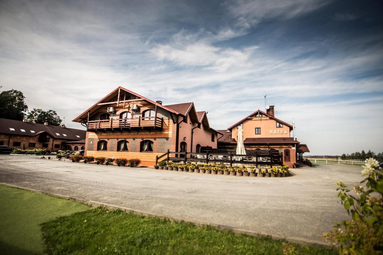 Hotel Trzy Podkowy*** Biskupiec  Экстерьер фото