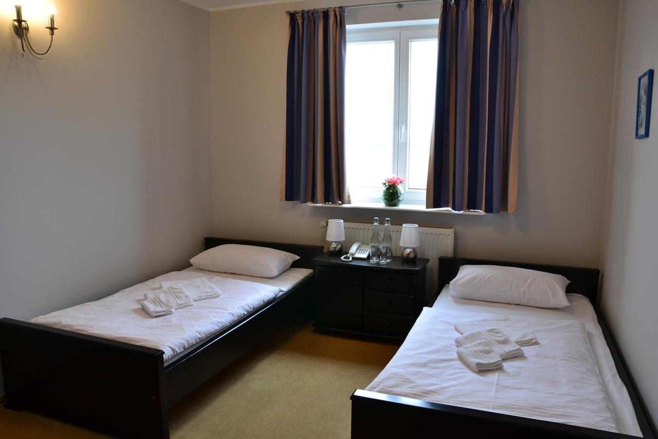 Hotel Trzy Podkowy*** Biskupiec  Экстерьер фото