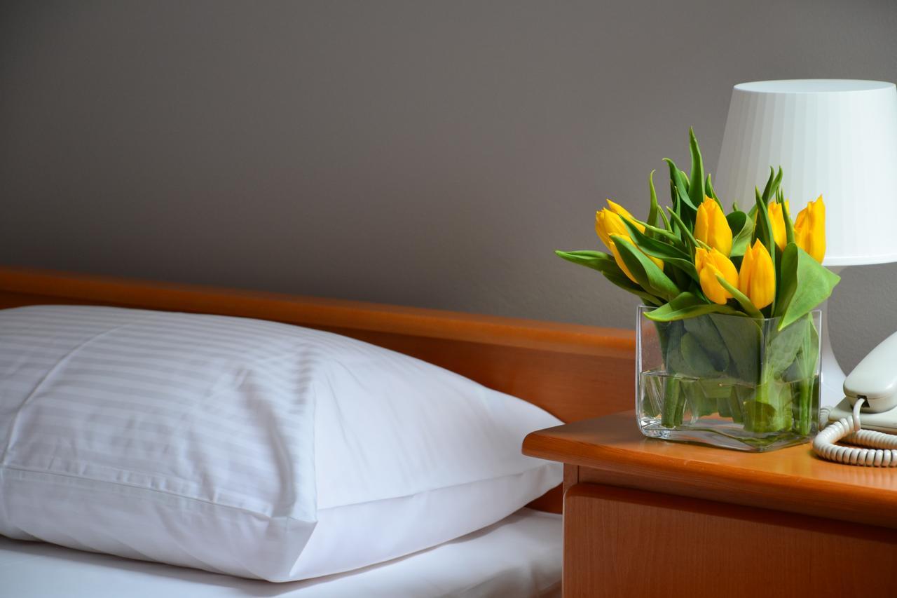 Hotel Trzy Podkowy*** Biskupiec  Экстерьер фото