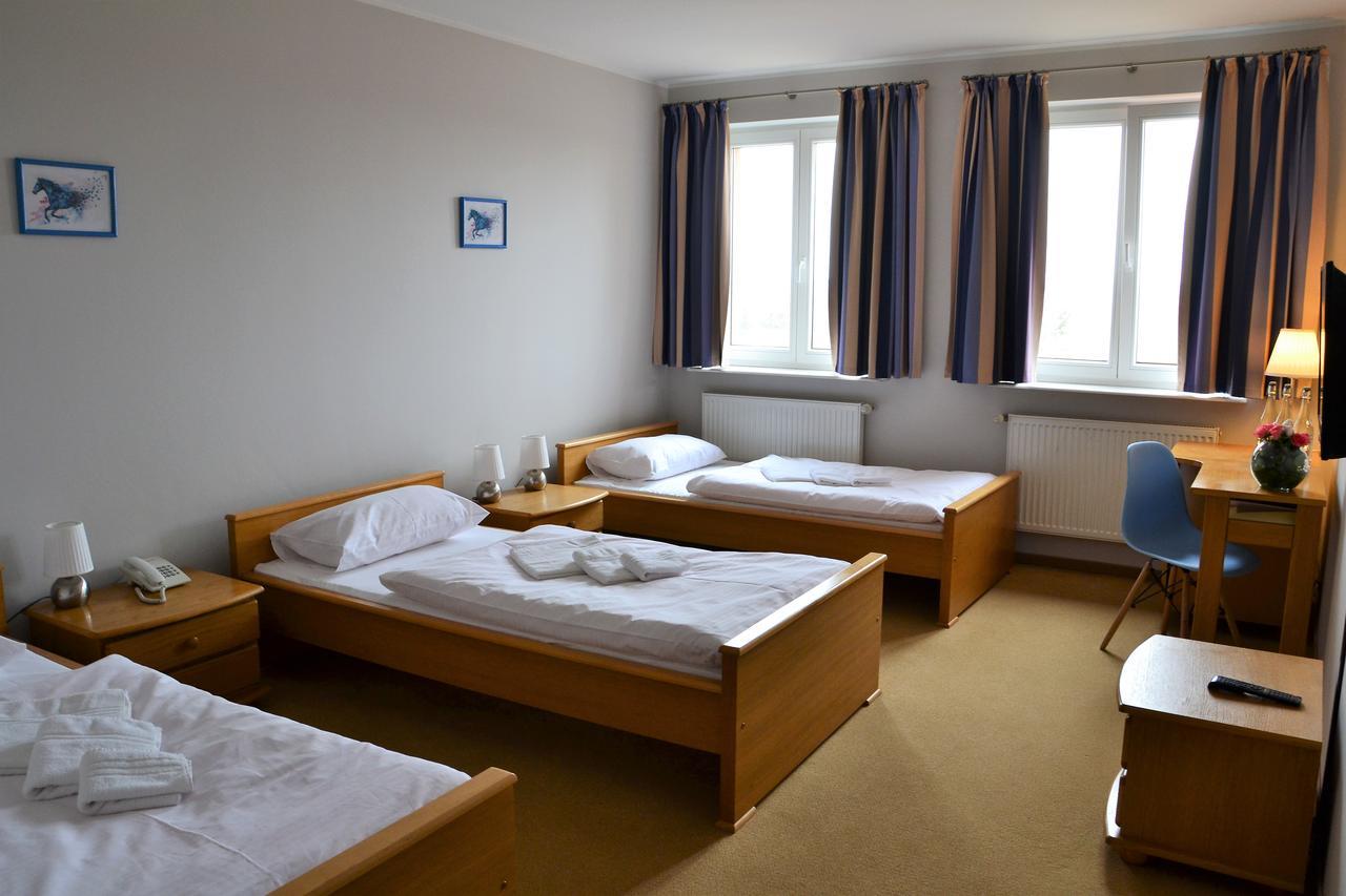 Hotel Trzy Podkowy*** Biskupiec  Экстерьер фото