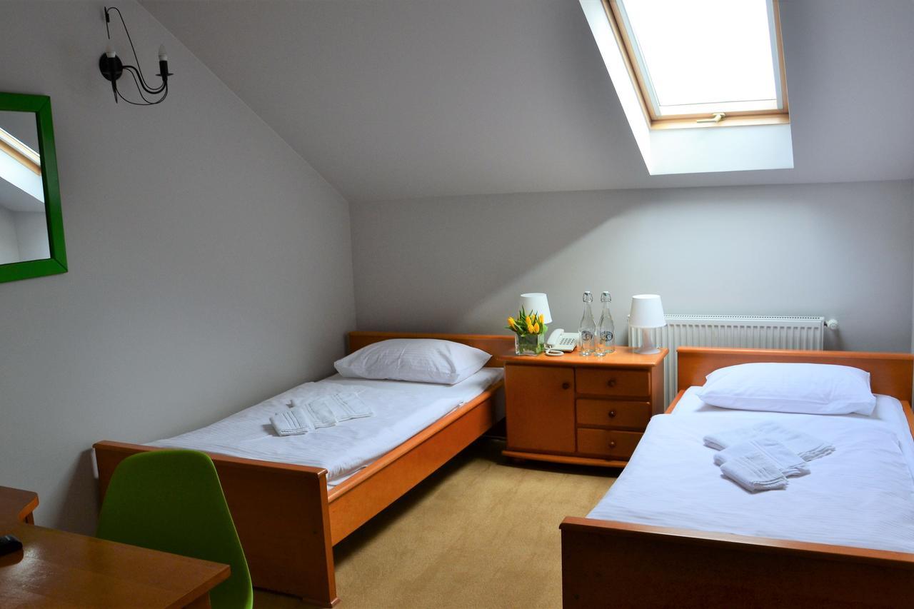 Hotel Trzy Podkowy*** Biskupiec  Экстерьер фото