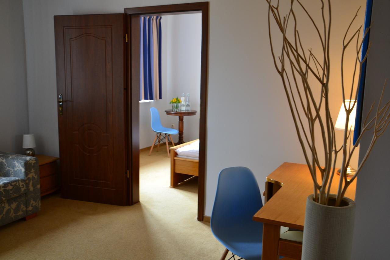 Hotel Trzy Podkowy*** Biskupiec  Экстерьер фото