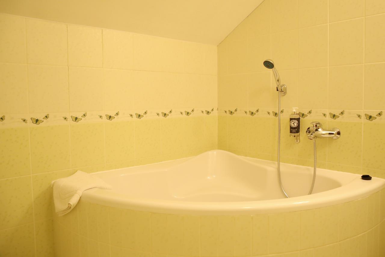 Hotel Trzy Podkowy*** Biskupiec  Экстерьер фото