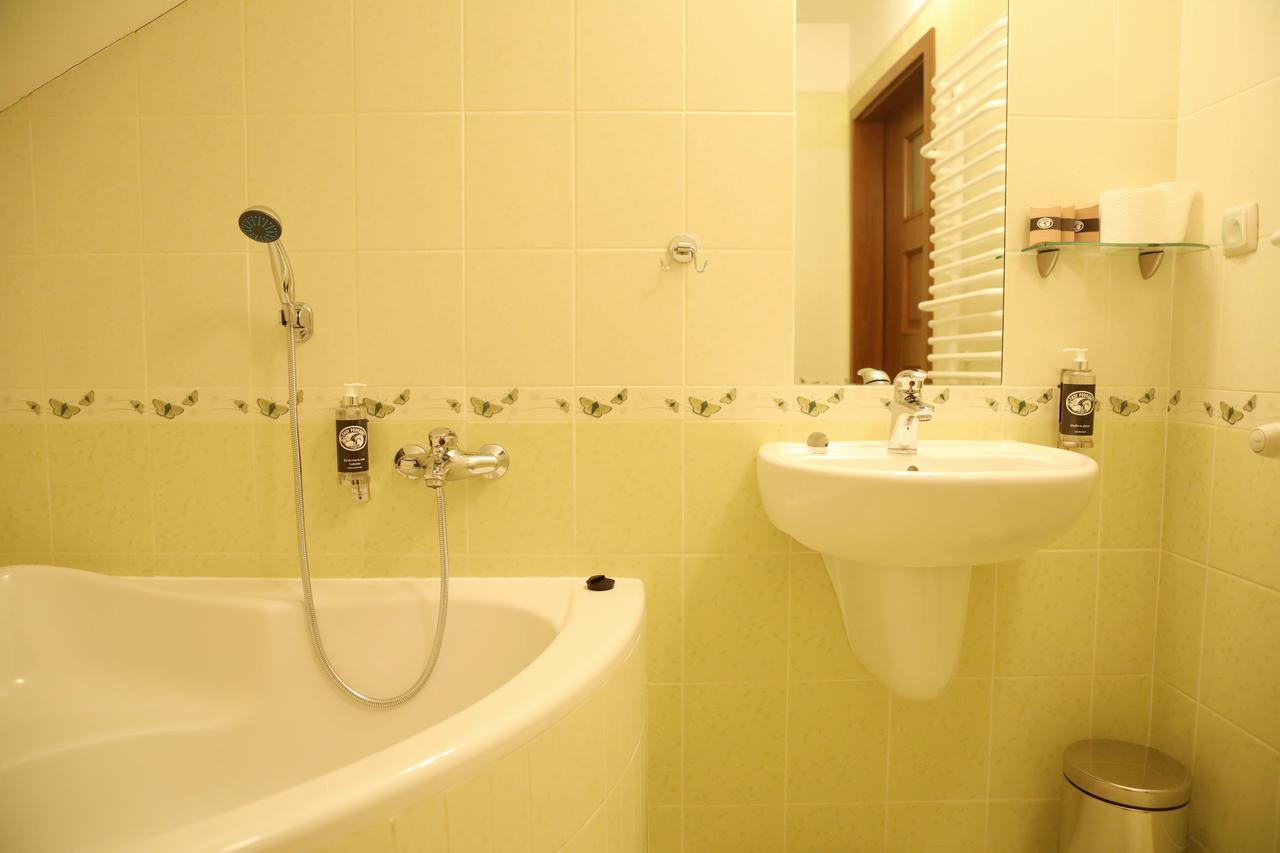 Hotel Trzy Podkowy*** Biskupiec  Экстерьер фото