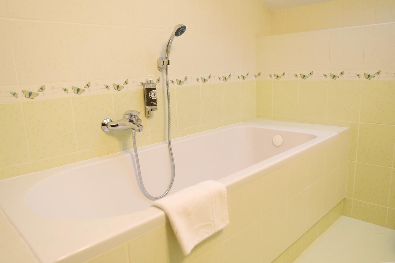 Hotel Trzy Podkowy*** Biskupiec  Экстерьер фото
